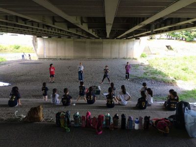 今日は激しい雨のため急遽、橋の下で練習を頑張りました❗